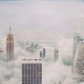 20230327_云雾缭绕的纽约市_云层中的纽约市天际线_intro_UHD.jpg